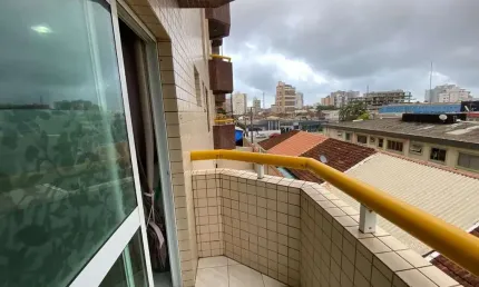 Kitnet com sacada e elevador para venda no bairro Caiçara em Praia Grande