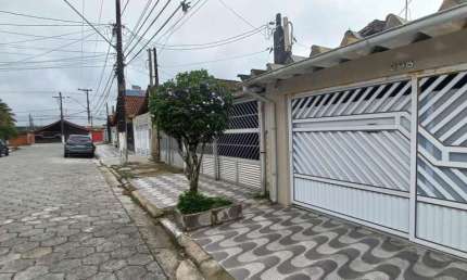 Casa com 2 Quartos à venda, 110 m² por R$ 650.000 - Vila Guilhermina - Praia Grande/SP