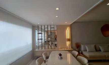 Apartamento decorado à venda no Canto do Forte em Praia Grande - SP.