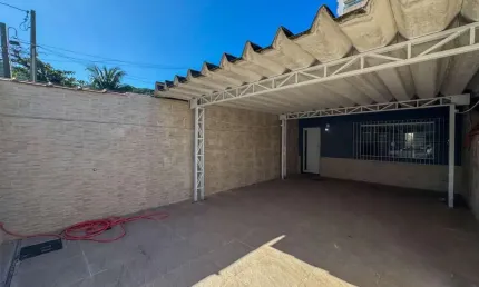 Sobrado para venda e locação definitiva no Canto Do Forte em Praia Grande - SP