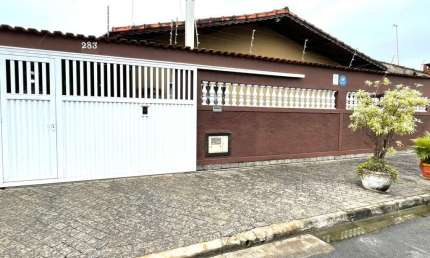 Casa com 2 dormitórios com Piscina - Praia Grande/SP
