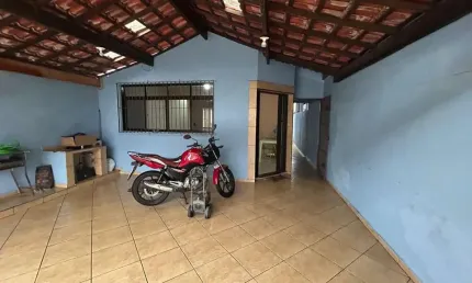 Casa à venda e para alugar na Vila Tupi em Praia Grande - SP.