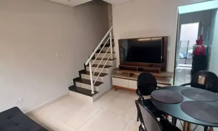 Casa com 2 quartos para alugar na Rua Teófila Vanderlinde, 563, Cidade Ocian, Praia Grande