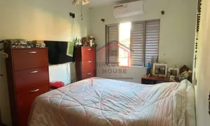 Casa de 220 m² com 4 quartos 2 vagas de garagem em Jardim Bonfiglioli  -  São Paulo