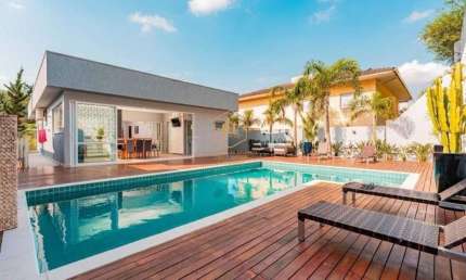 Casa com 3 Quartos(3 Suítes) à venda por R$ 1.800.000