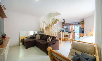 Casa Isolada em Condomínio com 3 quartos (1 suíte) à venda 1