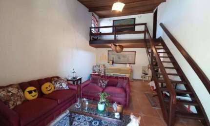 Casa à Venda com 4 dormitórios (2 suítes), por R$ 680.000
