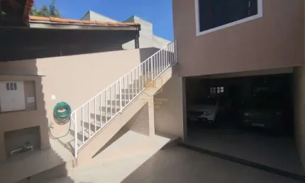 Casa à venda com 4 dormitórios(2 suítes) por R$ 780.000