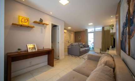 Casa com 3 quartos (1 suíte) à venda, 117 m² por R$775.000 -