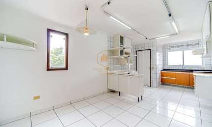 Casa com 3 Quartos(1 Suíte e um reversível) à venda, 195m²