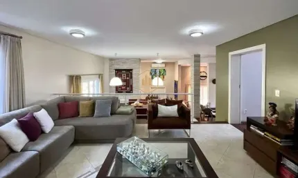 Casa em Condomínio com 4 Suítes à venda por R$ 1.990.000