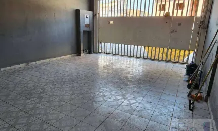 Belo sobrado, 125 m² de área construída, com  2 vagas e 4 dormitórios sendo 1 suíte