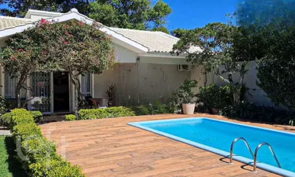 Casa com 3 quartos à venda na rua maria pires linhares, 247, campeche, florianópolis, 100 m2 por r$ 1.850.000