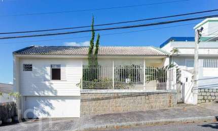 Casa com 4 quartos à venda na Rua Ivo Reis Montenegro, 46, Coqueiros, Florianópolis, 200 m2 por R$ 1.992.000
