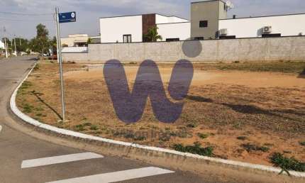 Terreno à venda no Loteamento Residencial Village Splendore, Pindamonhangaba  por R$ 400.000