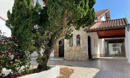 Casa com 3 dormitórios à venda, 256 m² por R$ 640.000,00 - Centro - Peruíbe/SP