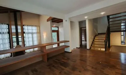 Royal Park - Sobrado com 4 quartos (2 suites + demi) - 2 vagas - próximo ao lago!