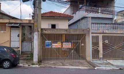 Casa ´terrea ampla, espaçosa,1 vaga de garagem, com sacada ampla.