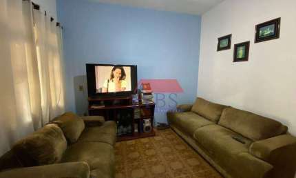 Casa com 2 dormitórios. Aceita FGTS e financiamento.
