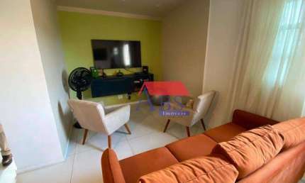 Sobrado amplo, com 2 casas no mesmo terreno. Pagamento somente à vista, bem localizada.