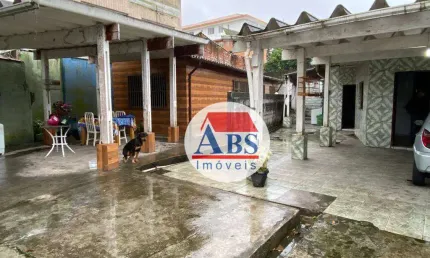 Duas casas á venda, com garagem para 6 carros, Aceita FGTS e financiamento.