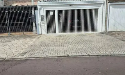 Casa com 3 quartos à venda na Rua Maceió, Cajuru, Curitiba por R$ 695.000