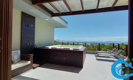 Casa Alto padrão 3 dormitórios, á venda na praia da Gamboa.