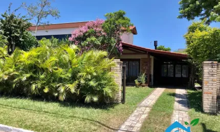 Casa para venda com 2 suítes no centro de Garopaba-SC.