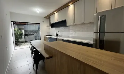 Casa com 2 quartos para alugar na Rua Tabatinga, 369, Iririú, Joinville
