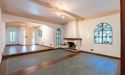 Sobrado para venda com 4 quartos, sendo 3 suítes, 297m²