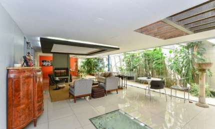 Casa tipo para venda com 3 quartos, sendo 1 suíte, 367m²