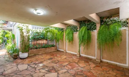 Sobrado para venda com 4 quartos, sendo 1 suíte, 250m²