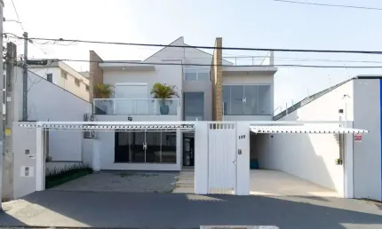 Casa tipo para venda com 4 quartos, sendo 4 suítes, 615m²