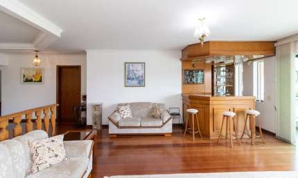 Casa tipo para venda com 6 quartos, sendo 3 suítes, 777m²