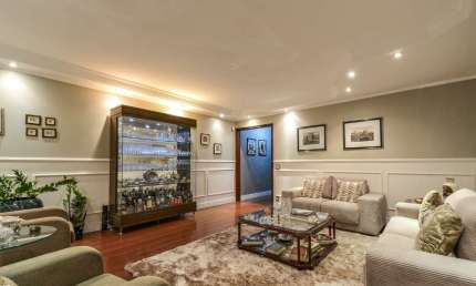 Casa tipo para venda com 3 quartos, sendo 3 suítes, 215m²
