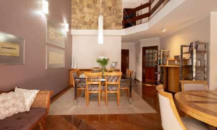 Casa tipo para venda com 14 quartos, sendo 3 suítes, 462m²