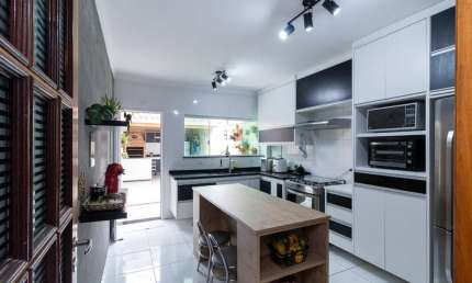 Casa tipo para venda com 3 quartos, sendo 1 suíte, 140m²