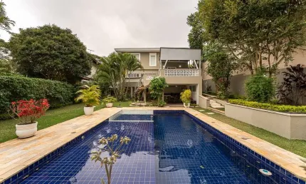 Casa tipo para venda com 4 quartos, sendo 4 suítes, 510m²