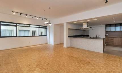 Apartamento tipo para venda com 3 quartos, sendo 1 suíte, 220m²