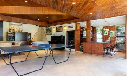 Casa em condomínio para venda e locação com 5 quartos, sendo 5 suítes, 953m²