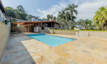 Casa tipo para venda com 4 quartos, sendo 4 suítes, 800m²