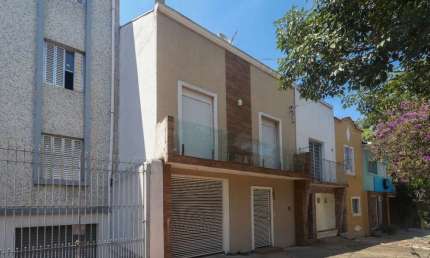 Sobrado para venda com 3 quartos, sendo 3 suítes, 180m²