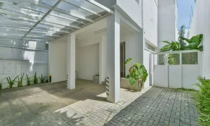 Sobrado para venda e locação com 4 quartos, sendo 1 suíte, 345m²