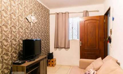 Casa tipo para venda com 8 quartos, sendo 8 suítes, 192m²