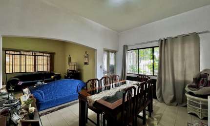 Casa tipo para venda com 4 quartos, sendo 2 suítes, 316m²