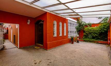 Sobrado para venda com 3 quartos, sendo 1 suíte, 214m²