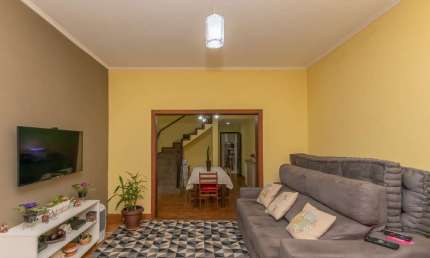 Casa de vila para venda com 3 quartos, sendo 1 suíte, 182m²