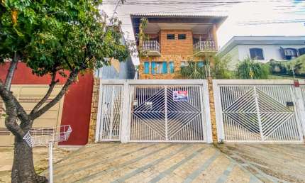 Sobrado para venda com 3 quartos, sendo 3 suítes, 190m²