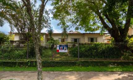 Casa tipo para venda com 4 quartos, sendo 1 suíte, 330m²