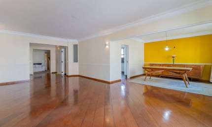 Triplex para venda com 4 quartos, sendo 1 suíte, 417m²
